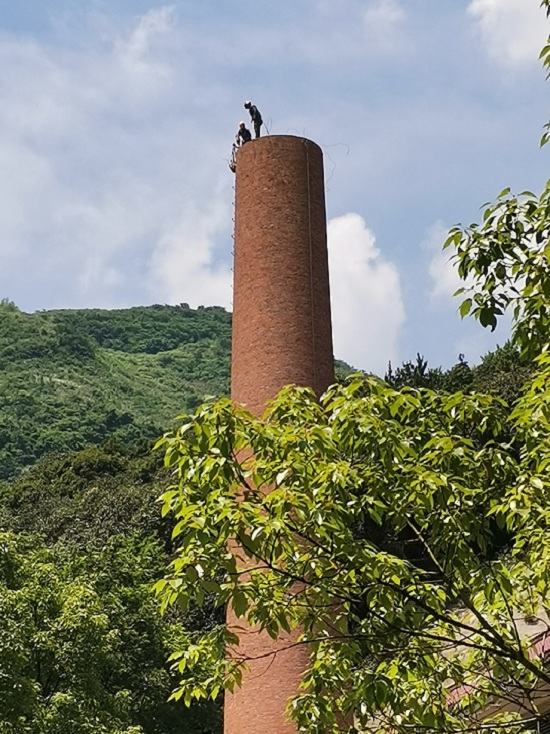 煙囪拆除公司與私人拆除煙囪的區(qū)別介紹